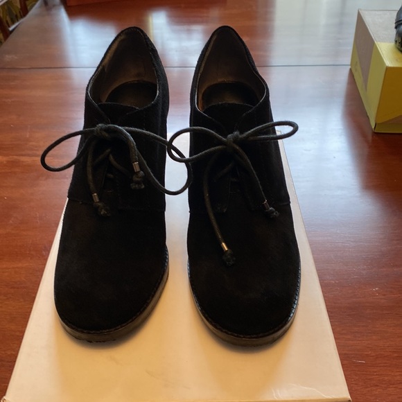 EUC: Banana Republic black suede ankle booties. Size 8.5. - Picture 8 of 14